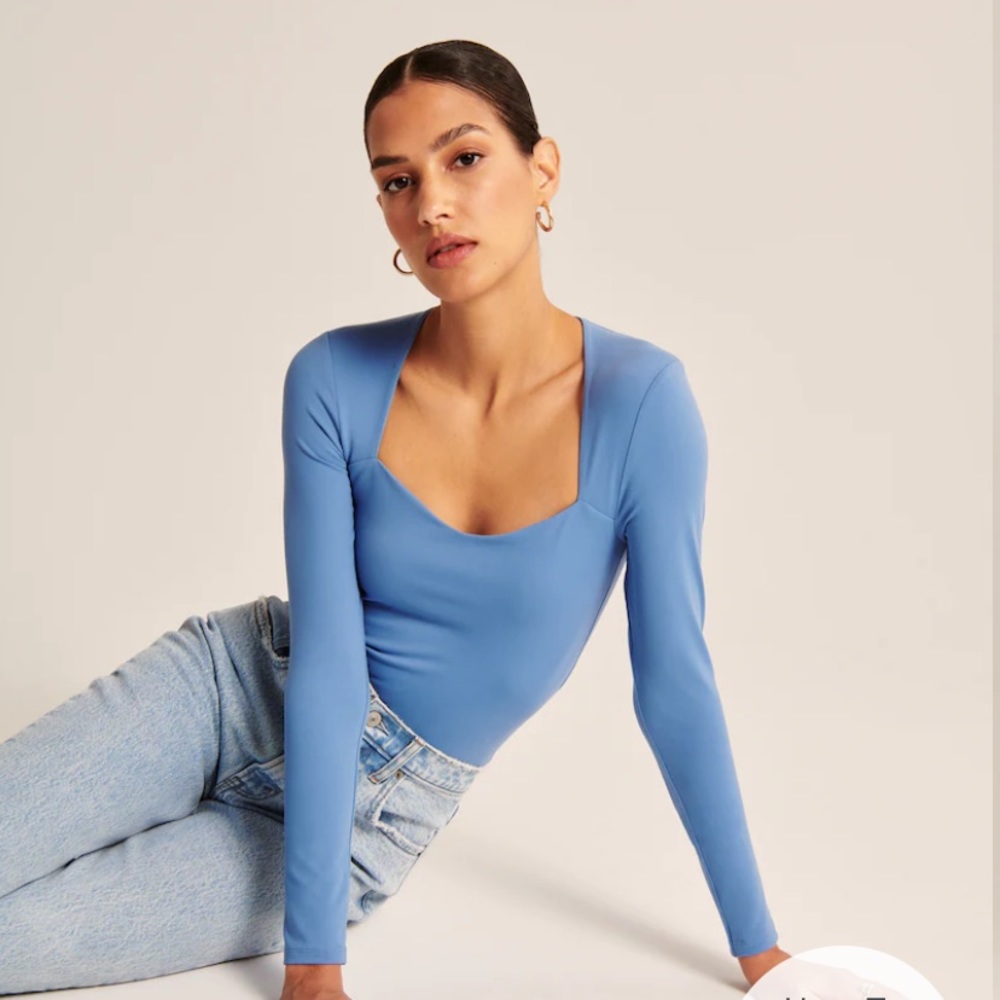 NWOT- A&F Double-Layered Seamless Fabric Sweetheart Top